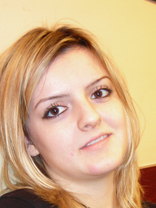 Person who looks like Mena Suvari