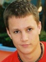 Person who looks like Justin Bruening