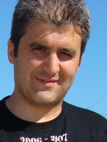 Person who looks like Eric Szmanda