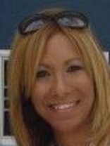 Person who looks like Jenna Elfman