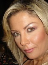 Person who looks like Jenna Elfman