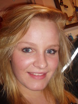 Person who looks like Sarah Wynter