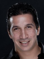 Person who looks like David Schwimmer