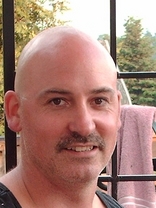 Person who looks like Howie Mandel