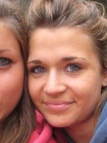 Person who looks like Mary-Kate and Ashley Olsen