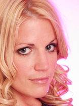 Person who looks like Tori Spelling