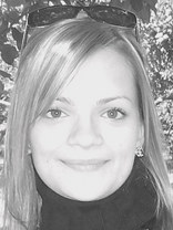 Person who looks like Mena Suvari