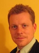 Person who looks like Kiefer Sutherland