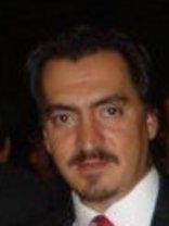 Person who looks like Benjamin Bratt