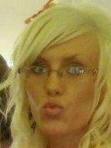 Person who looks like Pamela Anderson