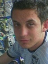 Person who looks like Tobey Maguire