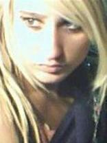 Person who looks like Ashley Tisdale