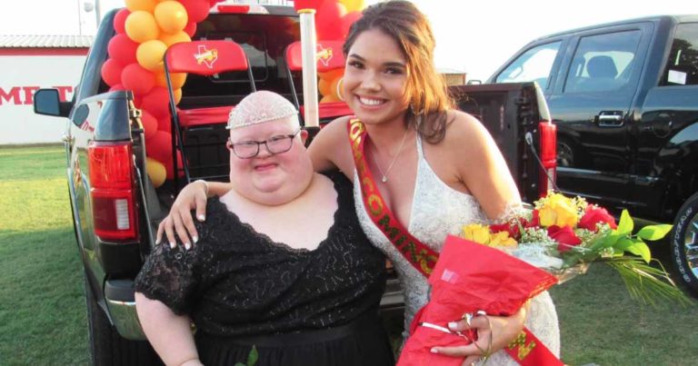 Homecoming-queen-gives-crown-to-classmate-with-down-syndrome