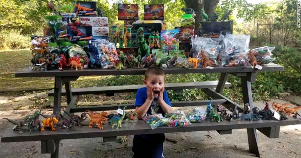 cancer-free-boy-donates-toys-1