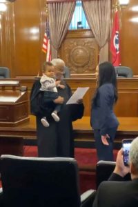 judge-holds-baby-law-student-4