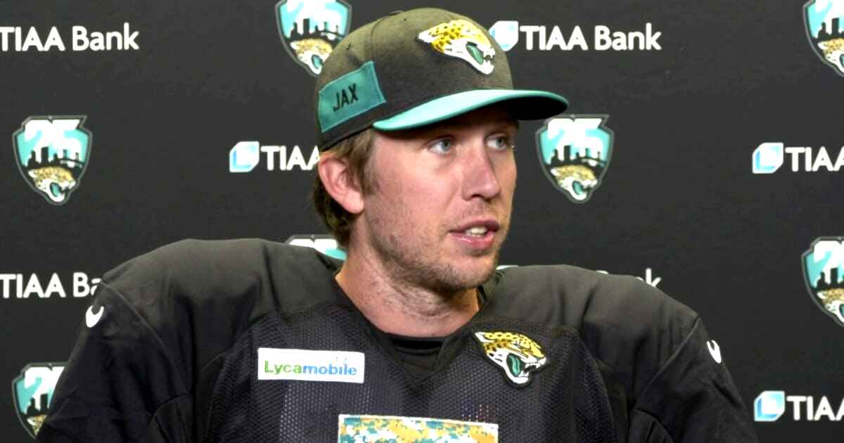 nick-foles-glorify-god