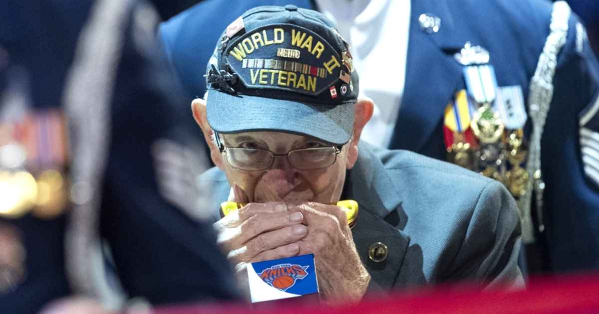 veteran-harmonica-national-anthem-2