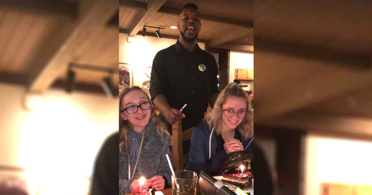 Olive Garden Waiter Stuns Everyone With Amazing Happy Birthday