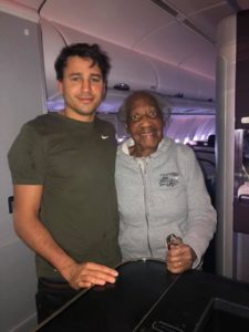 stranger-gives-away-first-class-seat-grandma-2