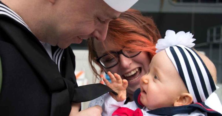 uss-lincoln-sailors-meet-babies