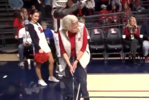 84-year-old-grandma-sinks-putt