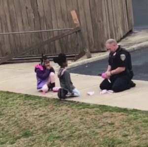 officer-plays-with-kids-2