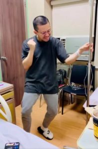 man-dances-before-chemo-2