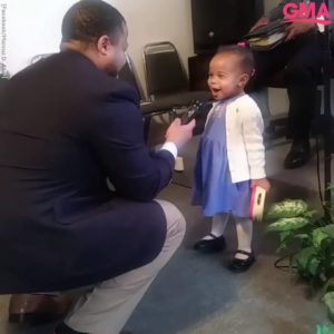 little-girl-sings-at-church-ariana-allen-2