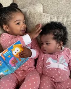 girl-reads-to-little-sister-2