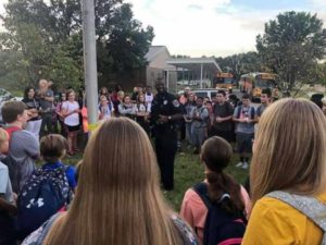 Officer-DeAndra-Warren-prayer