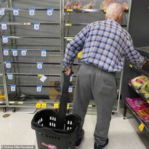 elderly-man-shopping