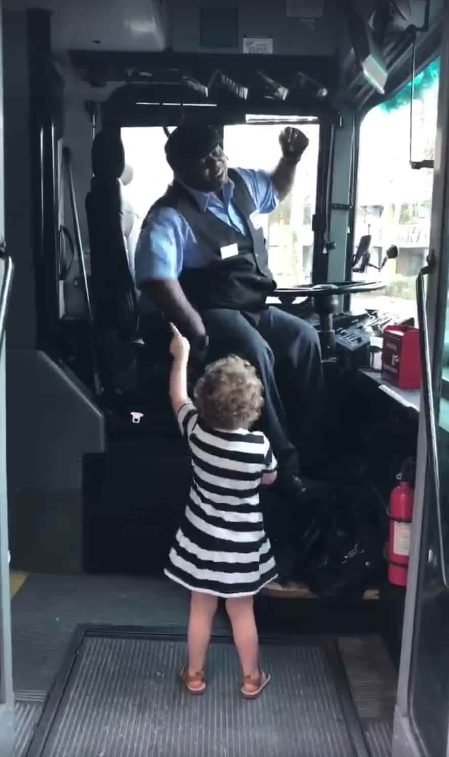 Orlando Bus Driver's Impromptu Dance Party With Little Girl Warms ...