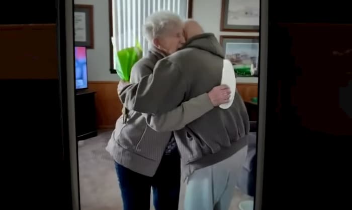 Man Surprises Wife Of 63 Years With Sweet Reunion On Her 84th Birthday ... pic