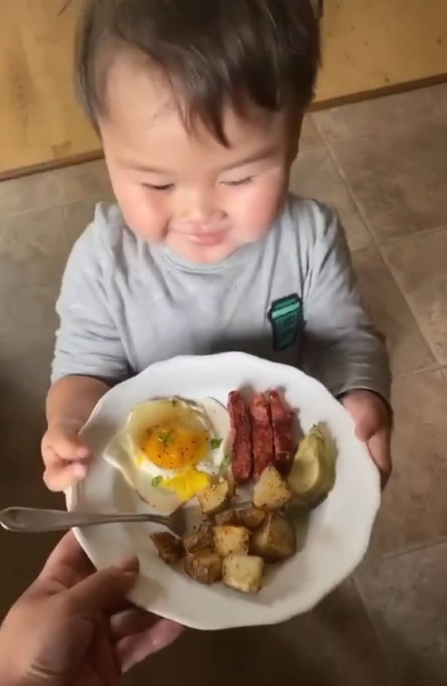 Adorable 2 Year Old S Politeness Is What The World Needs Now Faithpot