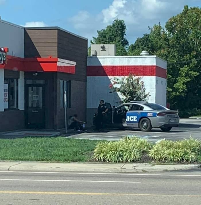 knoxville-police-officer-kindness-2