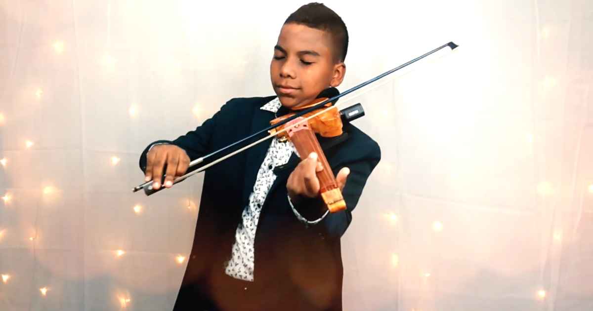 omvendt Symptomer Klage Former AGT Contestant Plays Stunning Violin Cover Of 'Amazing Grace'