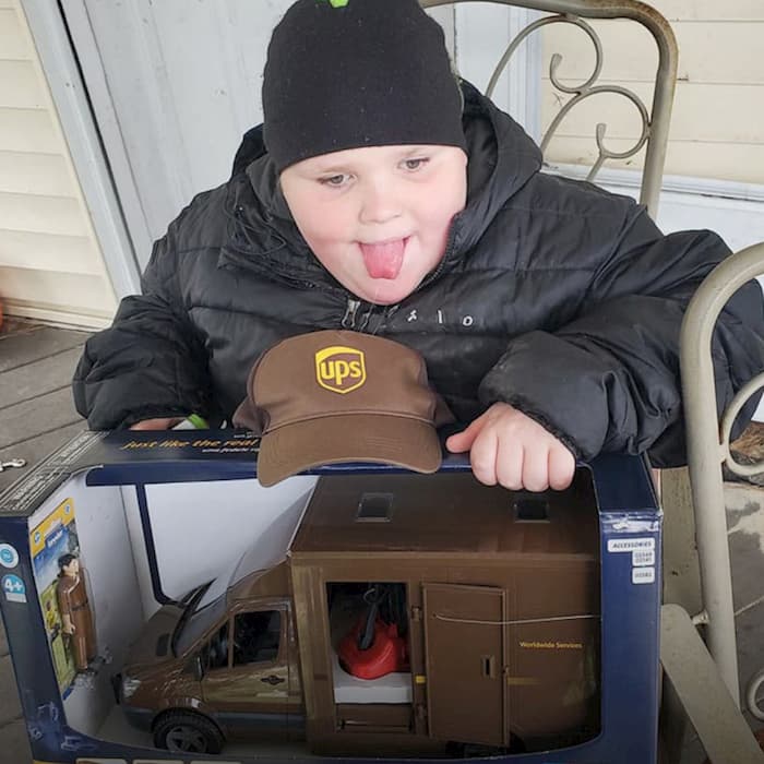ups-drivers-surprises-boy-with-angelman-syndrome-2