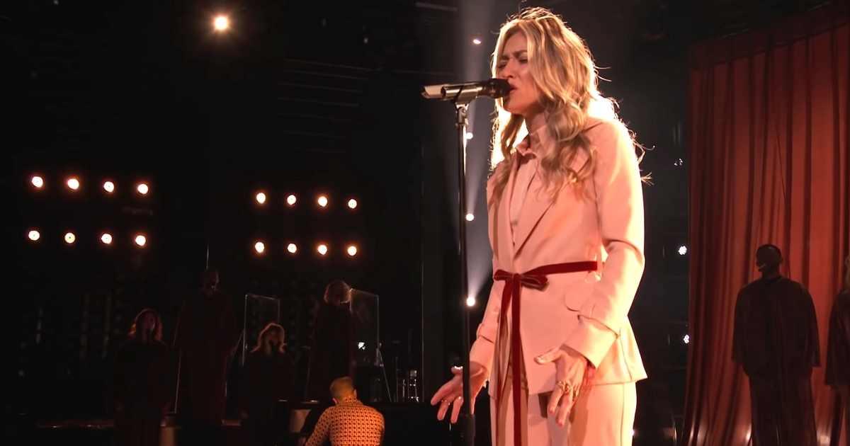 Lauren Daigle - Hold On To Me (Official Music Video)