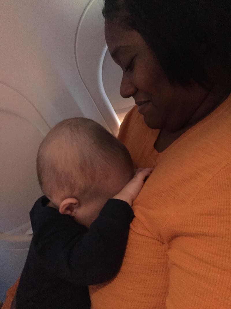 stranger cradles baby on plane