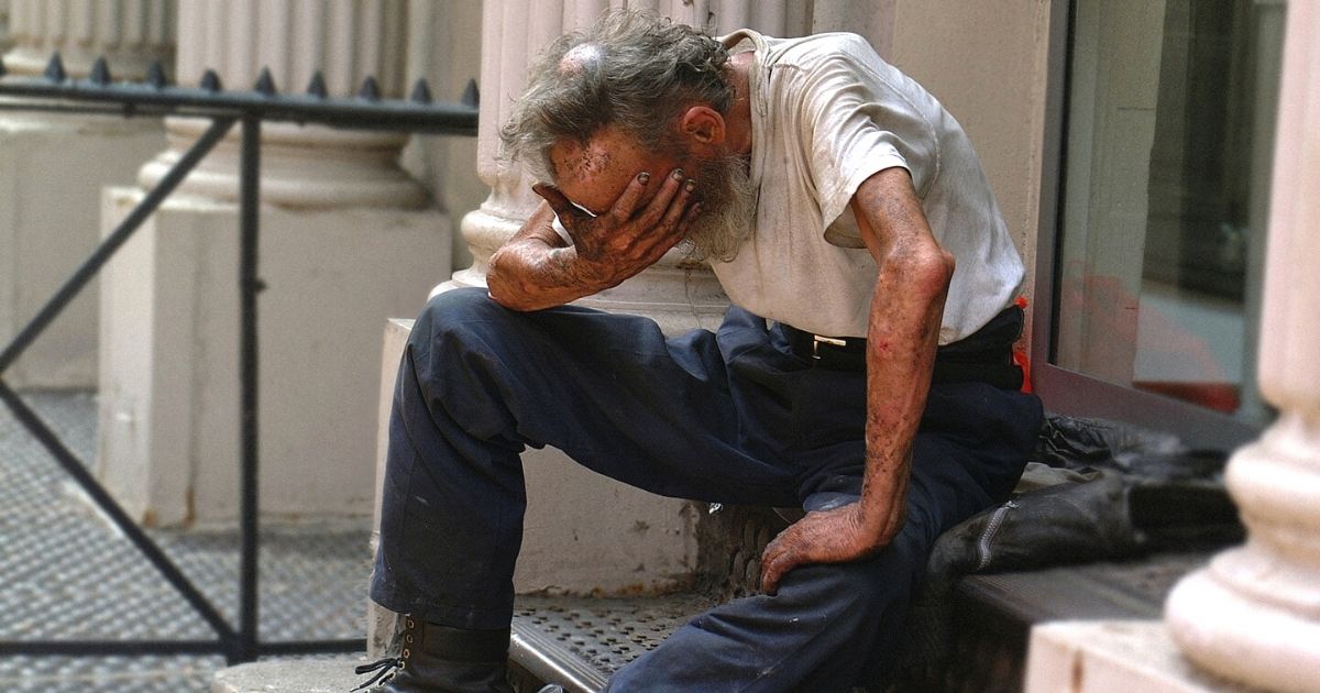 Woman's Act Of Kindness Towards Homeless Man In Florida Heat Sparks