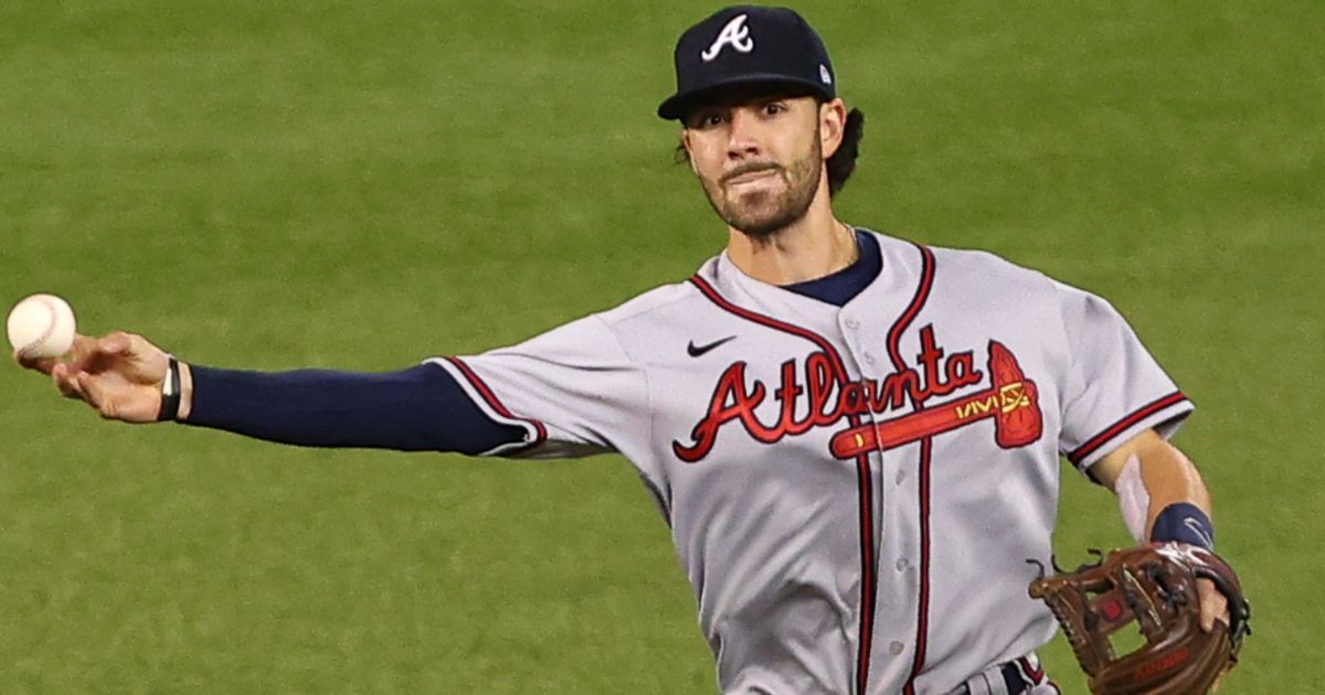 Dansby Swanson Throwing a Ball PNG Image - PurePNG