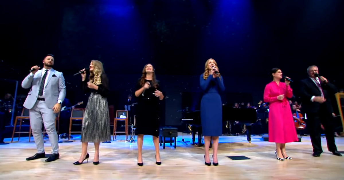 The Collingsworth Family Worship God Singing 'Great Is His Faithfulness