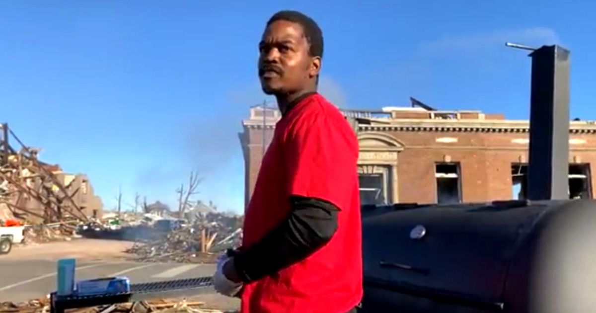 man-feeds-kentucky-tornado-victims