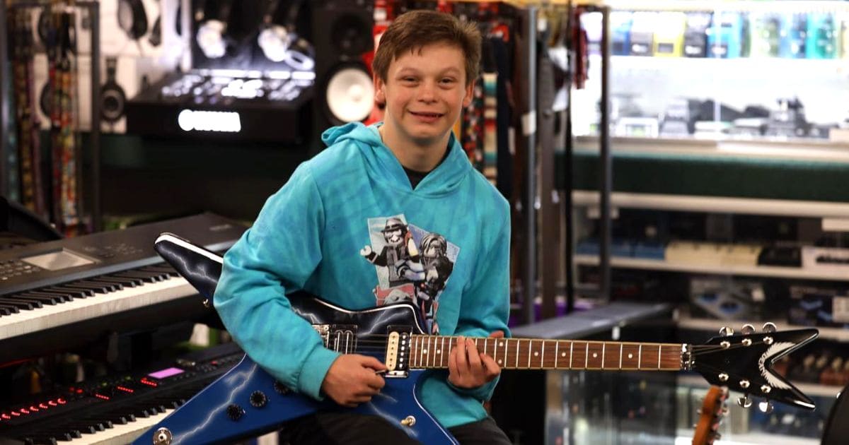 stranger-buys-guitar-for-kid-j.b.-hart-music