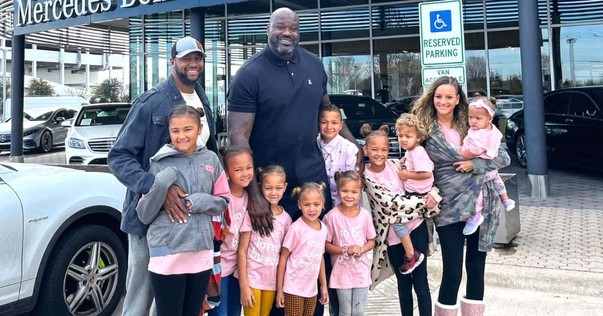 shaq-helping-family