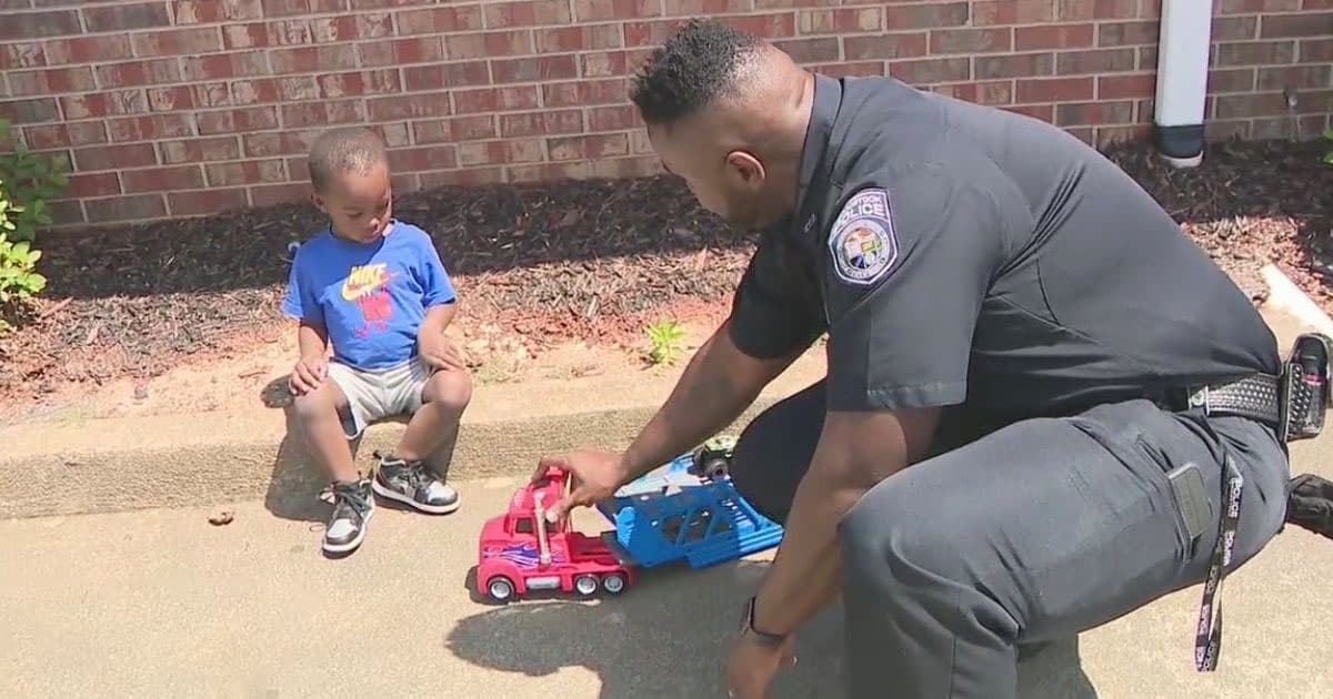 off-duty-officer-saves-toddler