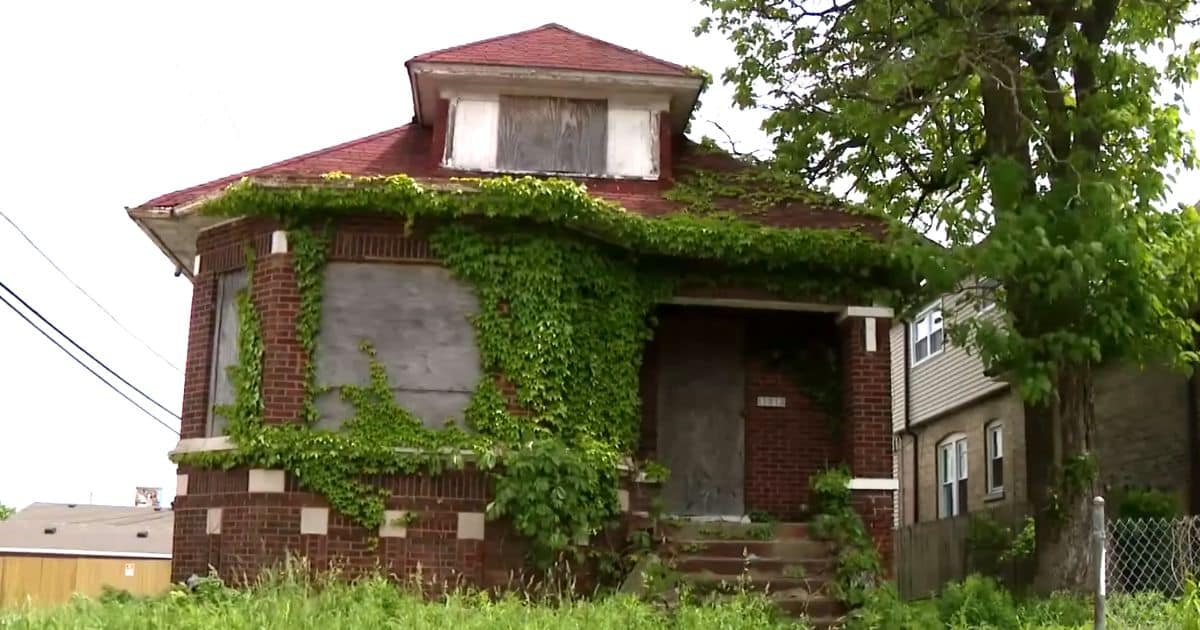 woman-chained-in-abandoned-house