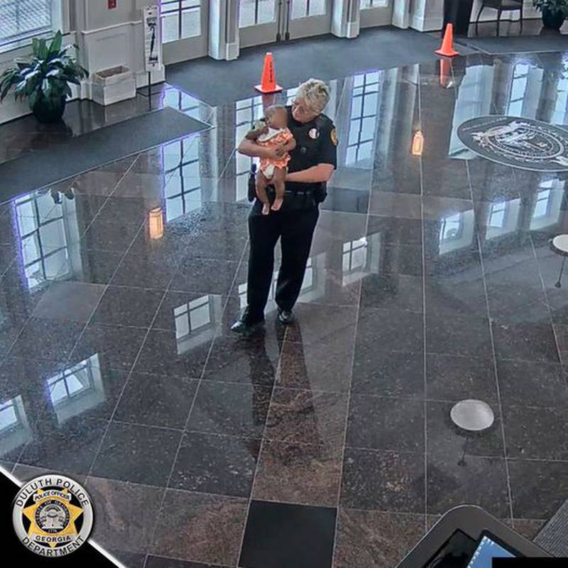 Officer-holds-baby-for-mom