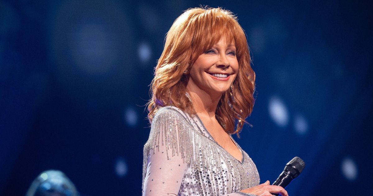 Country Star Reba McEntire Gets Massive Support From Fans After She ...