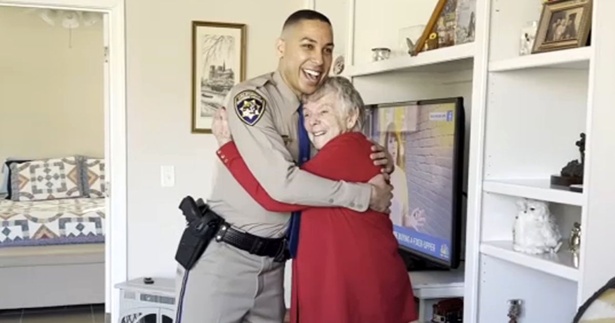 grandma-celebrates-birthday-with-police-officer